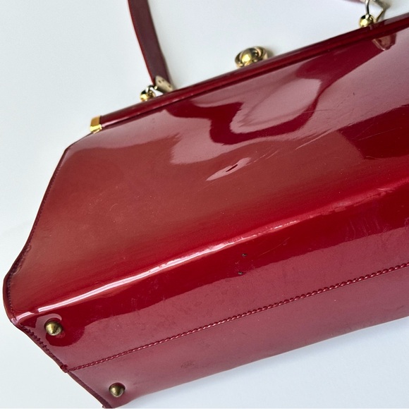 Town and Country Shoes, Vintage Red Pleather Pill Box Purse - Picture 8 of 15